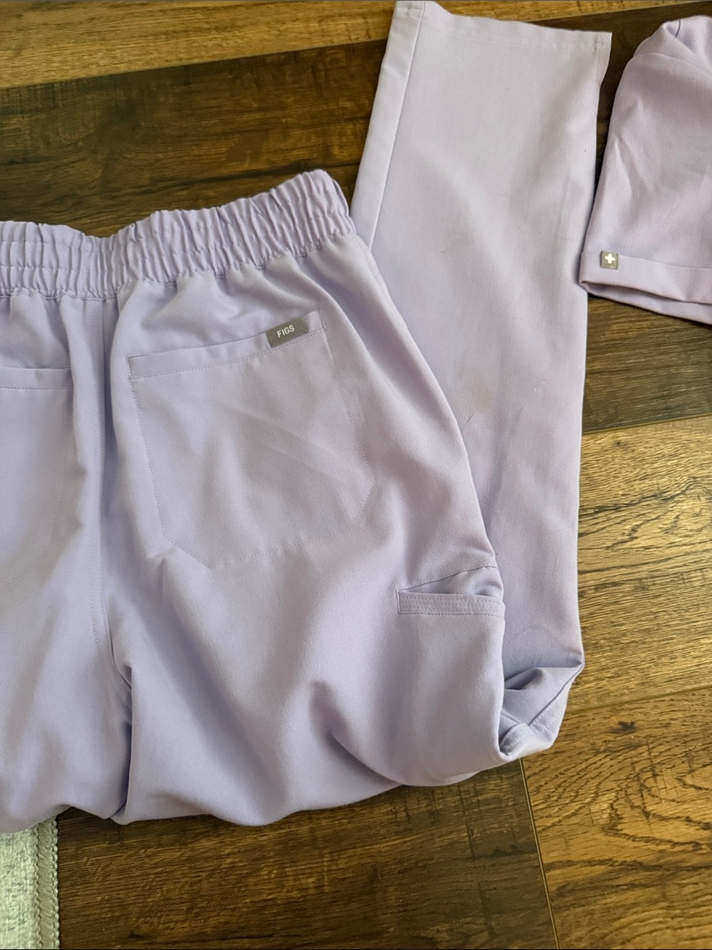 Figs Lavender Women's Scrub Top & pants Set medium - Picture 12 of 12